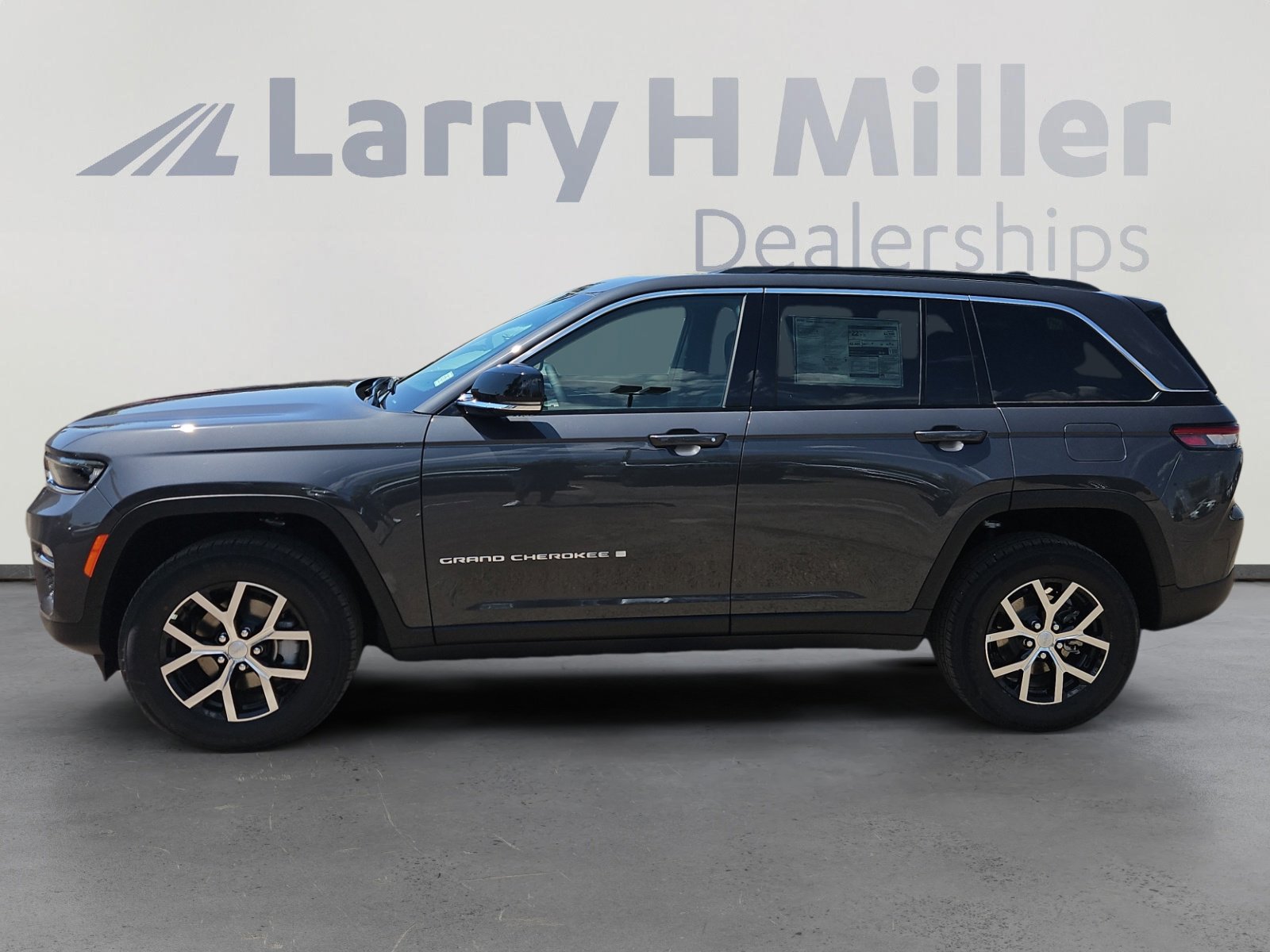 New 2025 Jeep Grand Cherokee Limited w/ Trailer Tow Package image 2