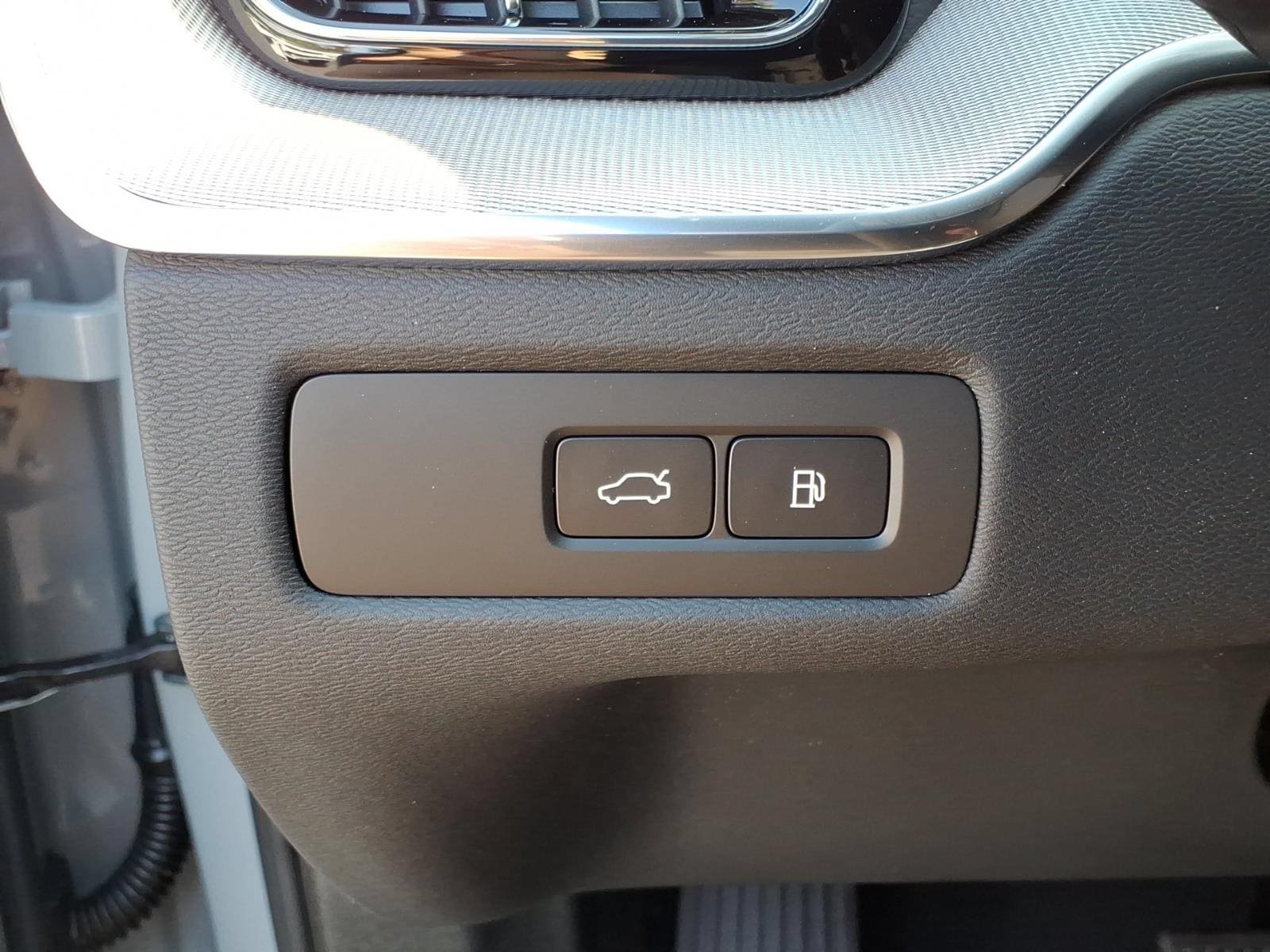 New 2026 Volvo XC60 T8 Ultra w/ Climate Package AWD/4WD image 18