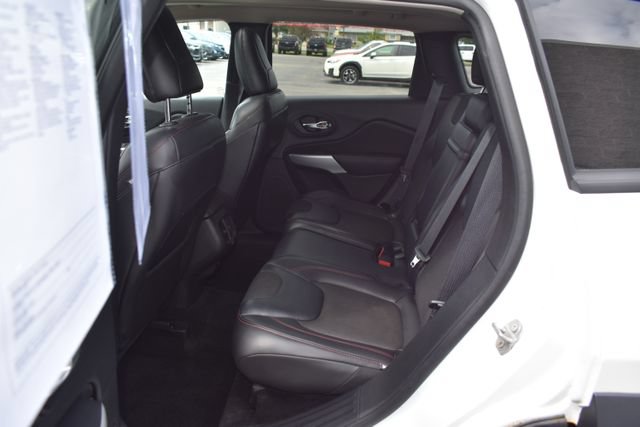 Used 2017 Jeep Cherokee Trailhawk w/ Comfort & Convenience Group AWD/4WD image 37