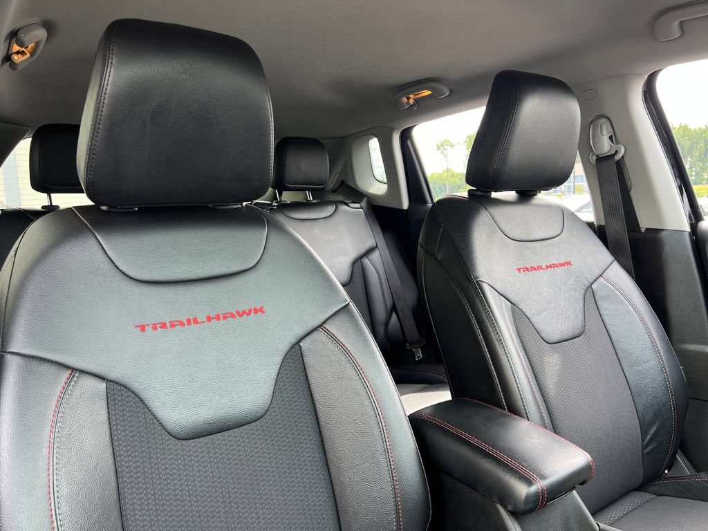 Used 2022 Jeep Compass Trailhawk w/ Trailhawk Convenience Group AWD/4WD image 23