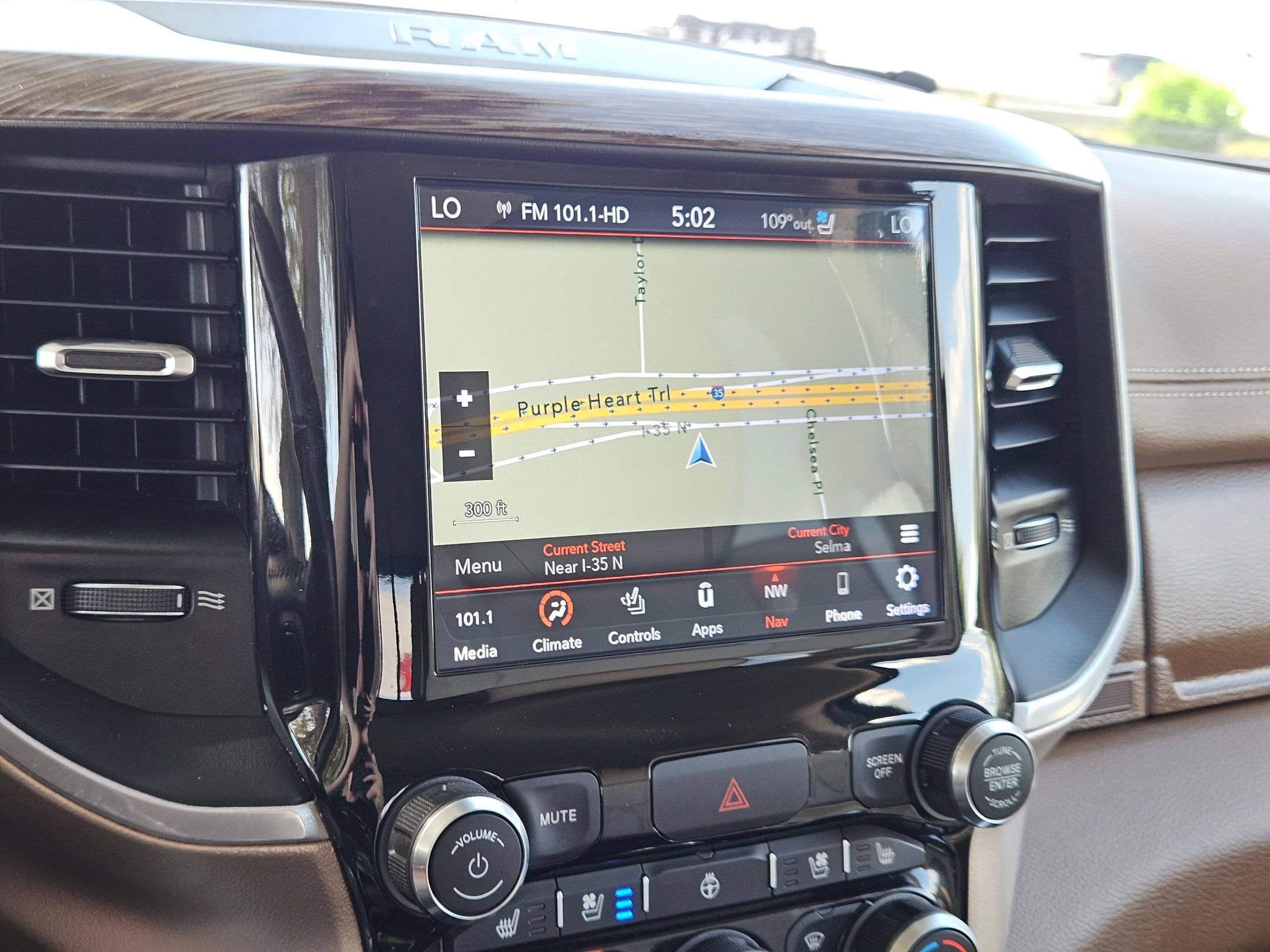 Used 2019 RAM 2500 Laramie AWD/4WD image 18