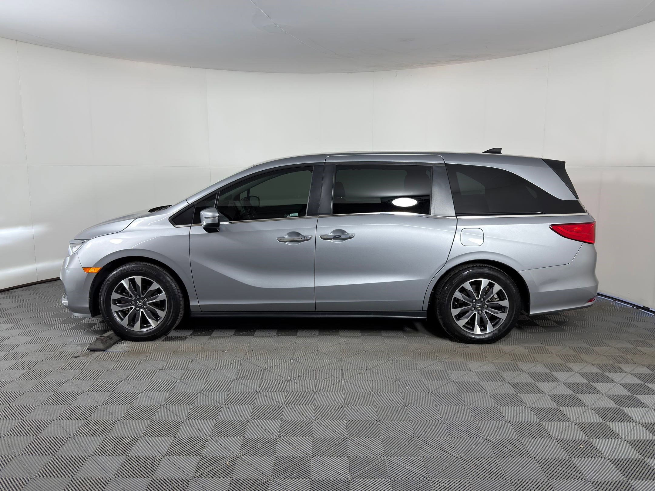 Used 2023 Honda Odyssey EX-L image 2
