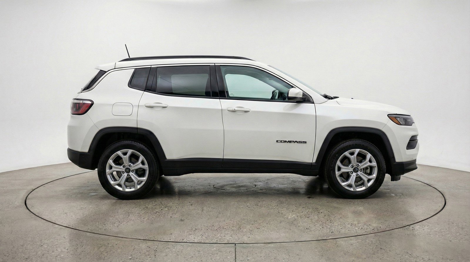 Used 2025 Jeep Compass Latitude image 11