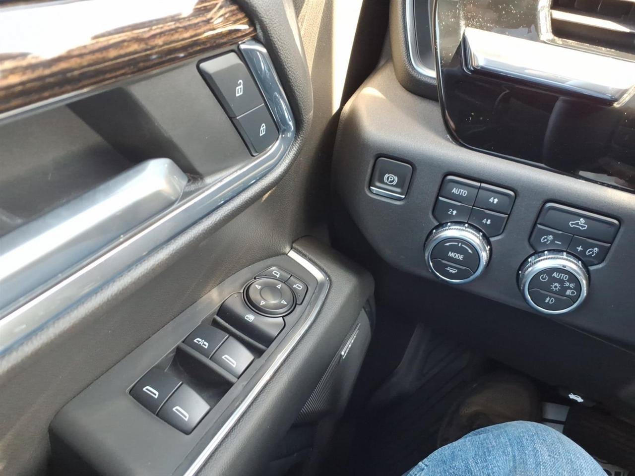 Used 2024 GMC Sierra 1500 Elevation w/ Preferred Package AWD/4WD image 13