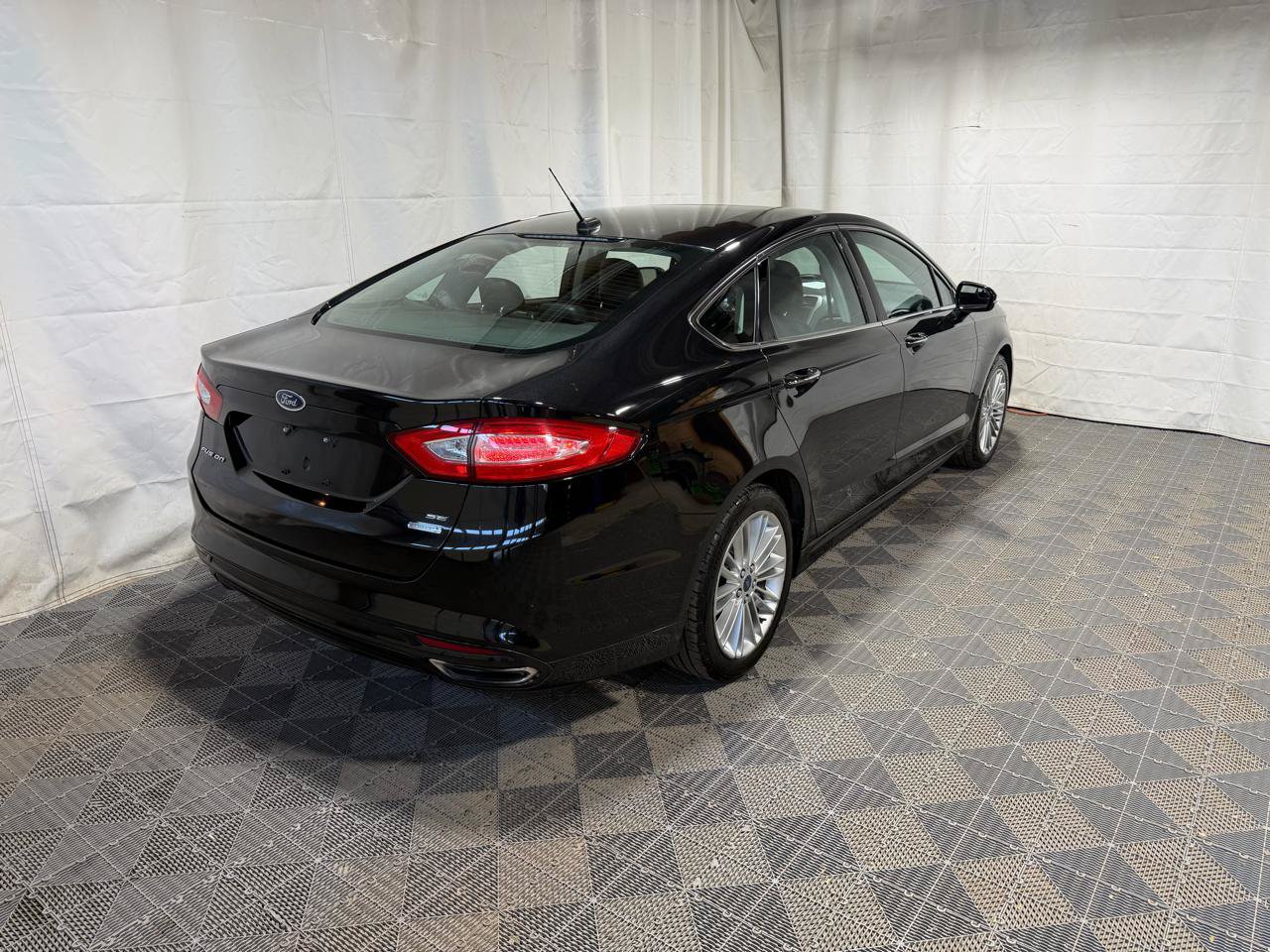 Used 2014 Ford Fusion SE w/ Equipment Group 202A FWD image 6