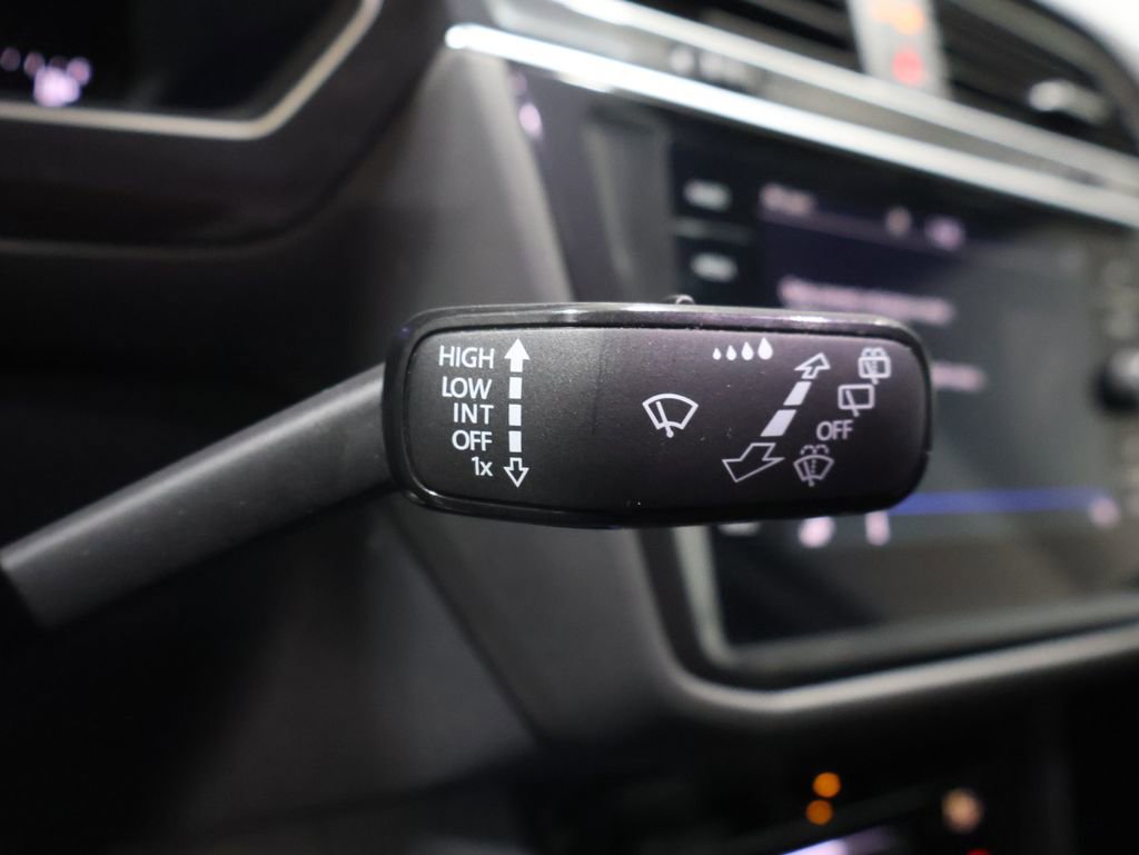 Used 2024 Volkswagen Tiguan SE image 35