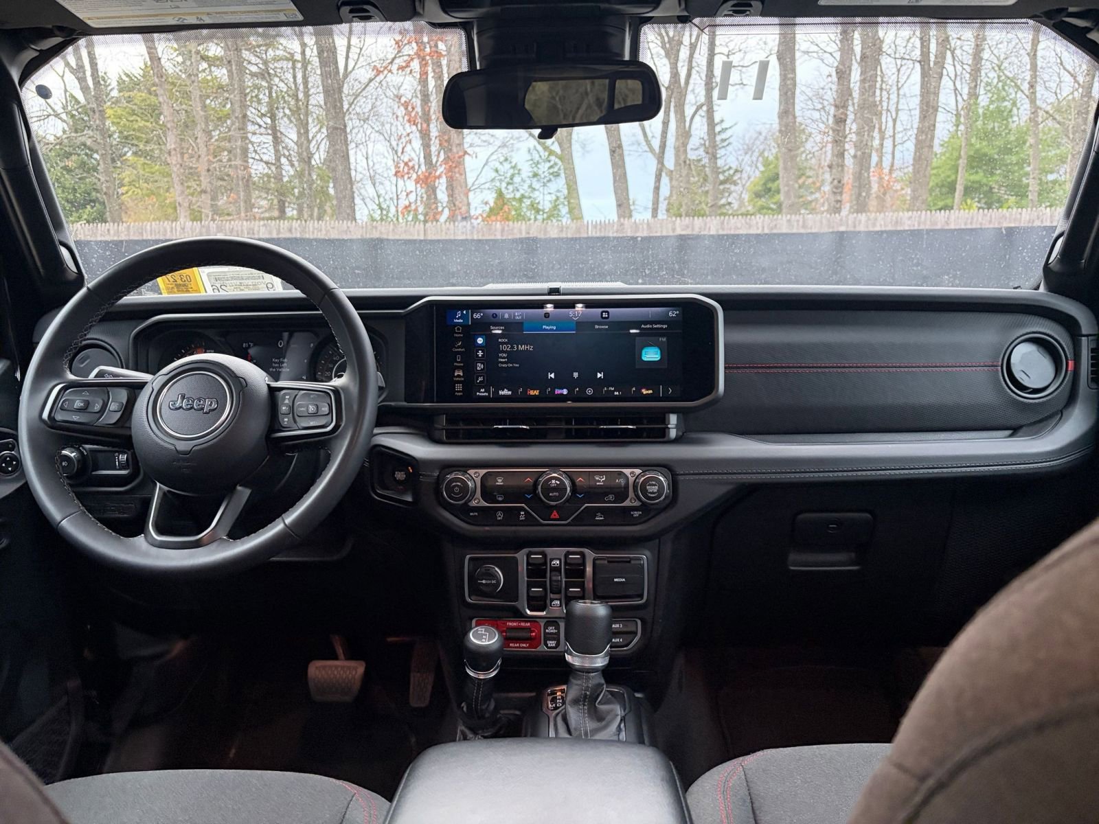 Used 2025 Jeep Wrangler Unlimited Rubicon AWD/4WD image 33