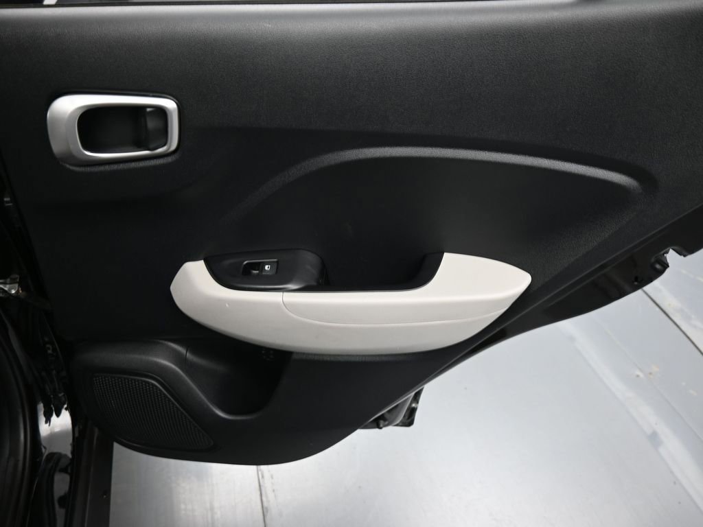 Used 2022 Hyundai Venue SEL image 16