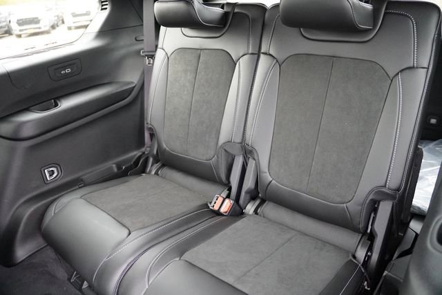 New 2025 Jeep Grand Cherokee L Altitude image 12