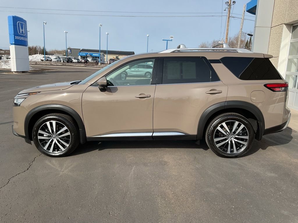 Used 2024 Nissan Pathfinder Platinum AWD/4WD image 8