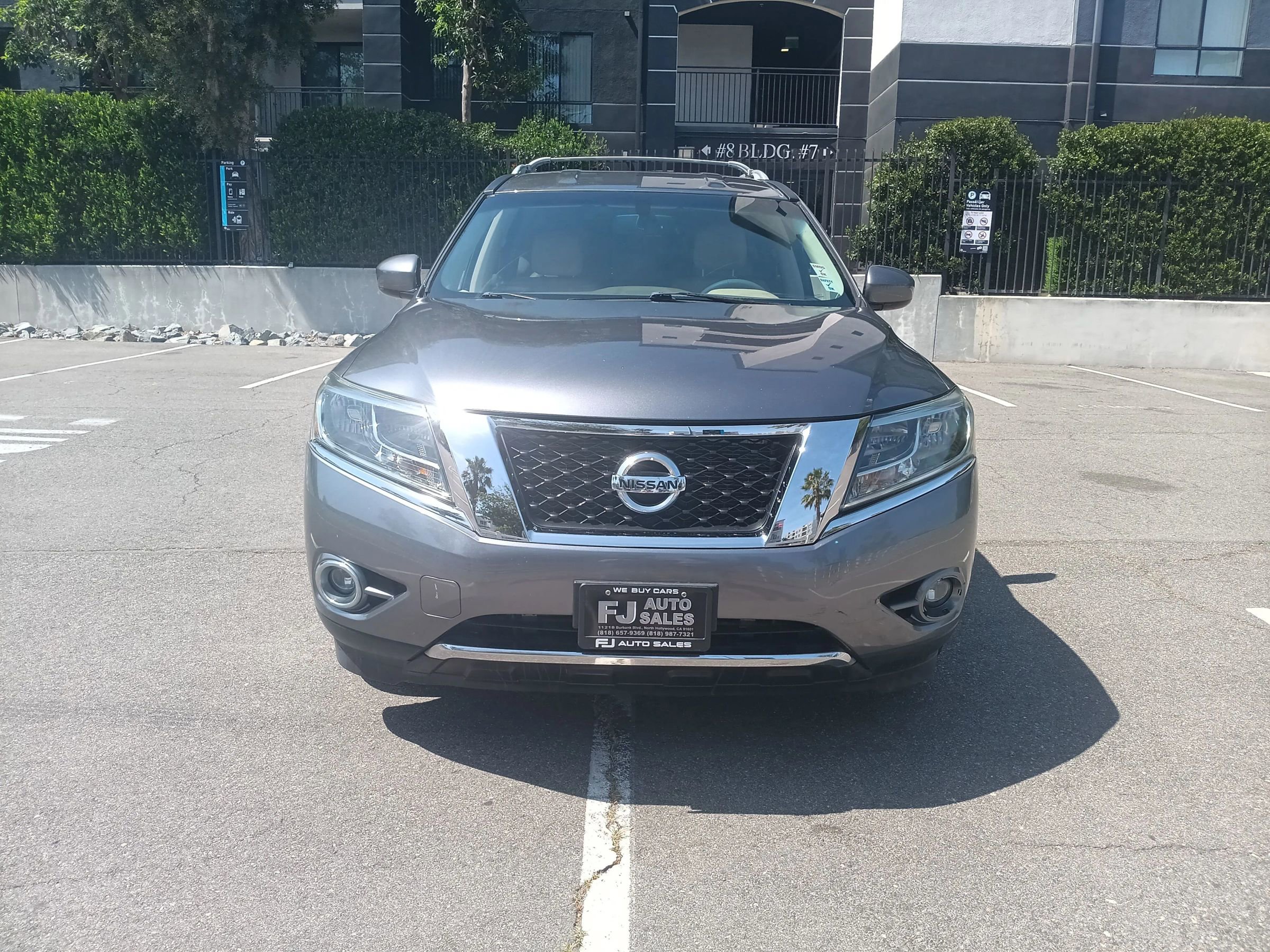 Used 2015 Nissan Pathfinder SL FWD image 2