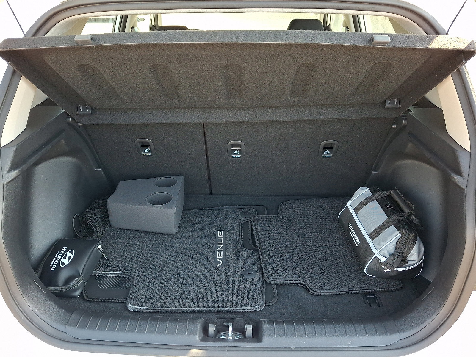 Certified 2025 Hyundai Venue SE image 29