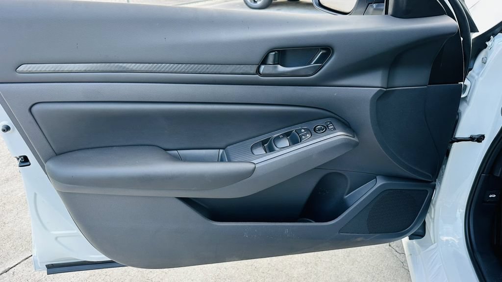 Certified 2025 Nissan Altima 2.5 S FWD image 13