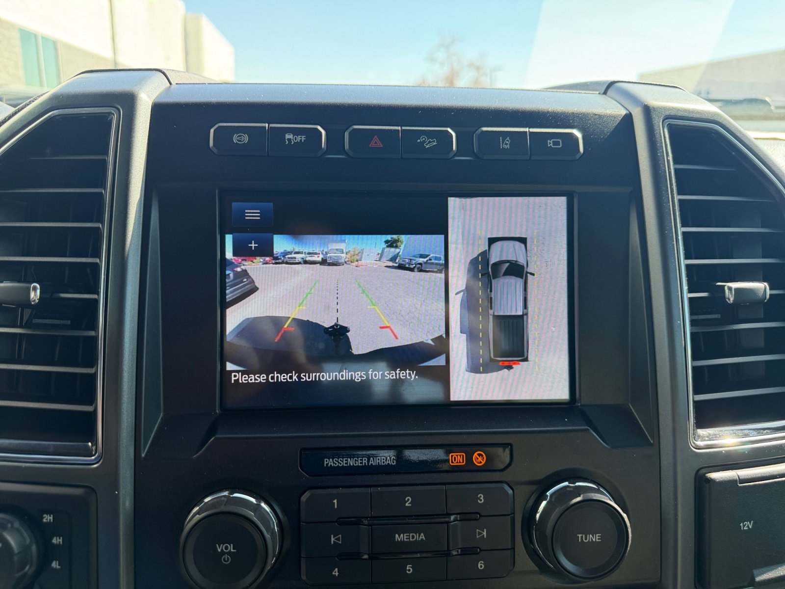 Used 2022 Ford F250 XLT w/ XLT Premium Package AWD/4WD image 25