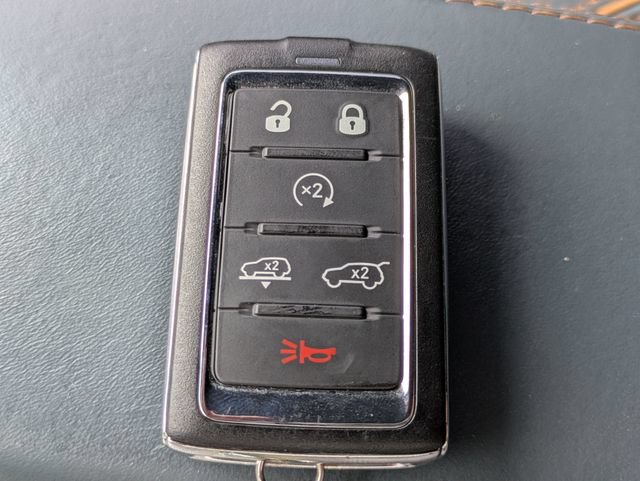 Used 2023 Jeep Grand Wagoneer Series III AWD/4WD image 28