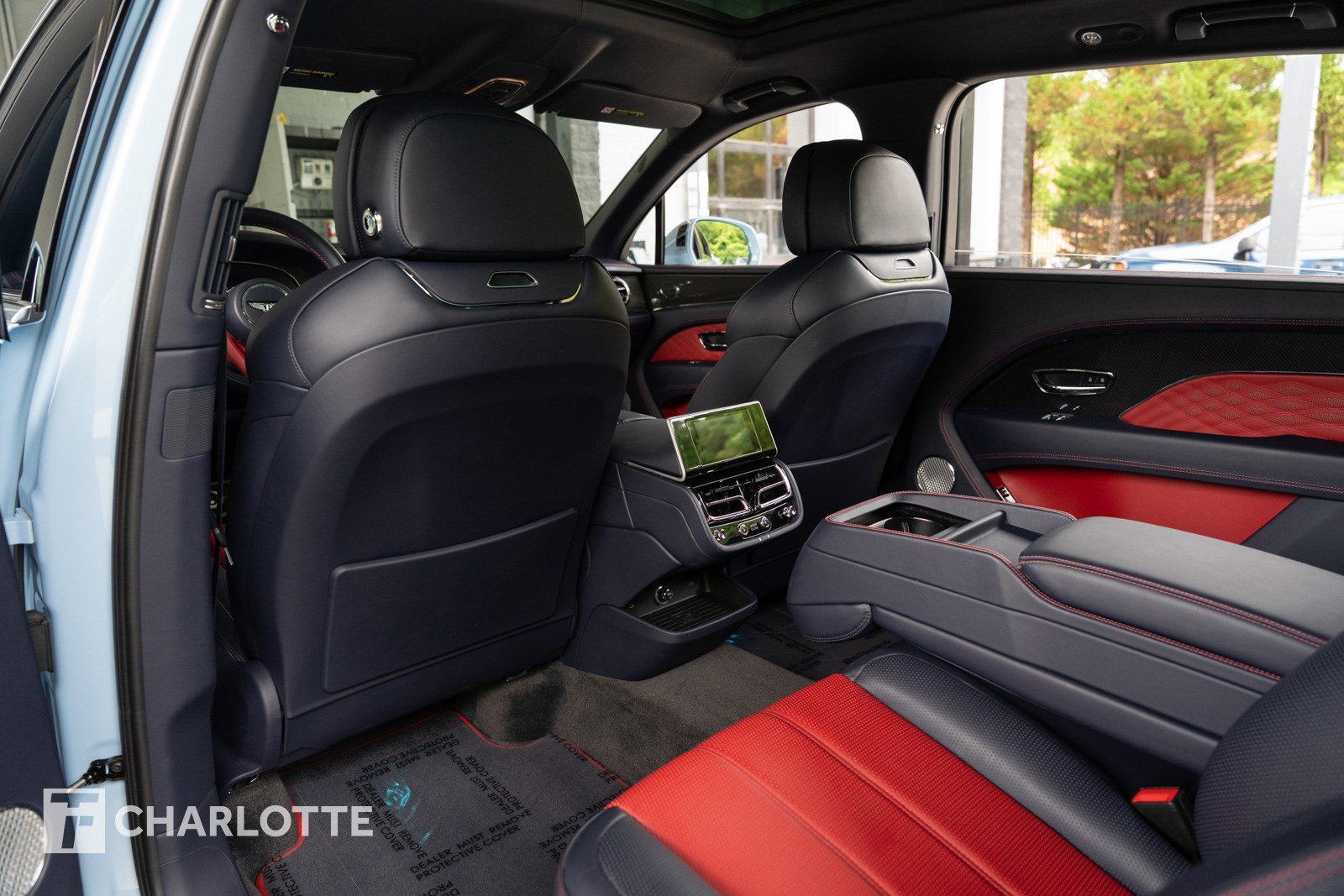 Used 2023 Bentley Bentayga Extended Wheelbase image 38