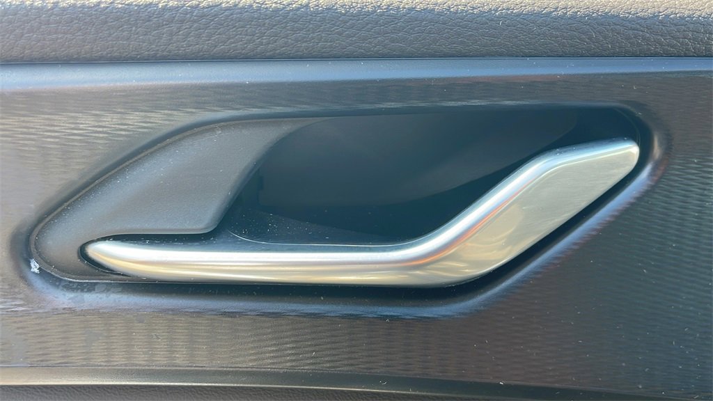 New 2025 Jeep Grand Cherokee Altitude image 18