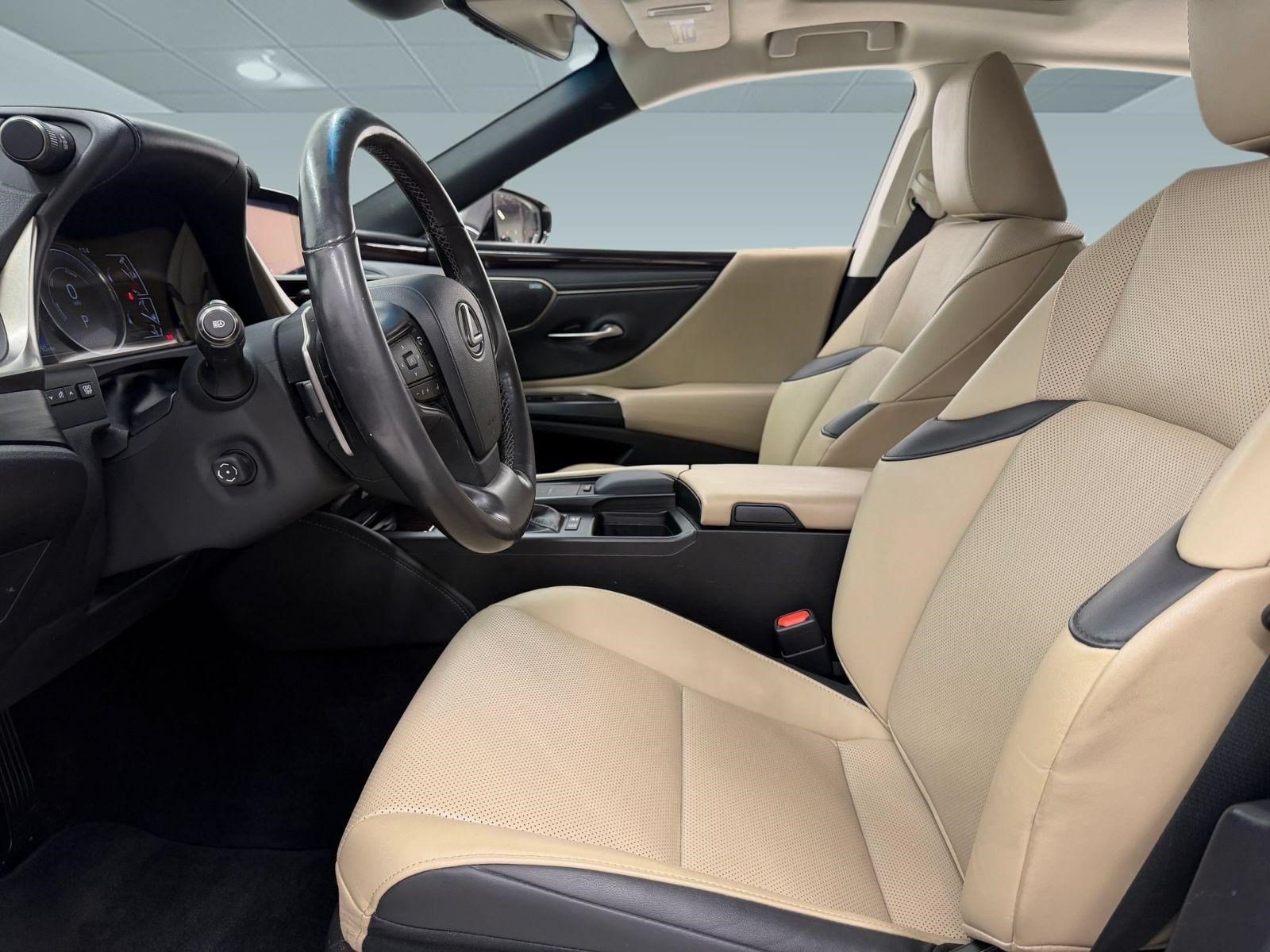 Used 2021 Lexus ES 300h w/ Premium Package FWD image 4