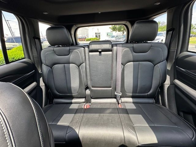 Used 2023 Jeep Grand Cherokee Overland AWD/4WD image 32