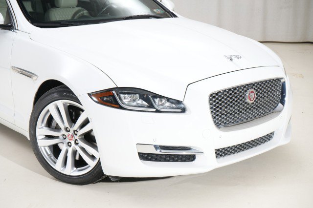 Used 2016 Jaguar XJ L Portfolio image 9