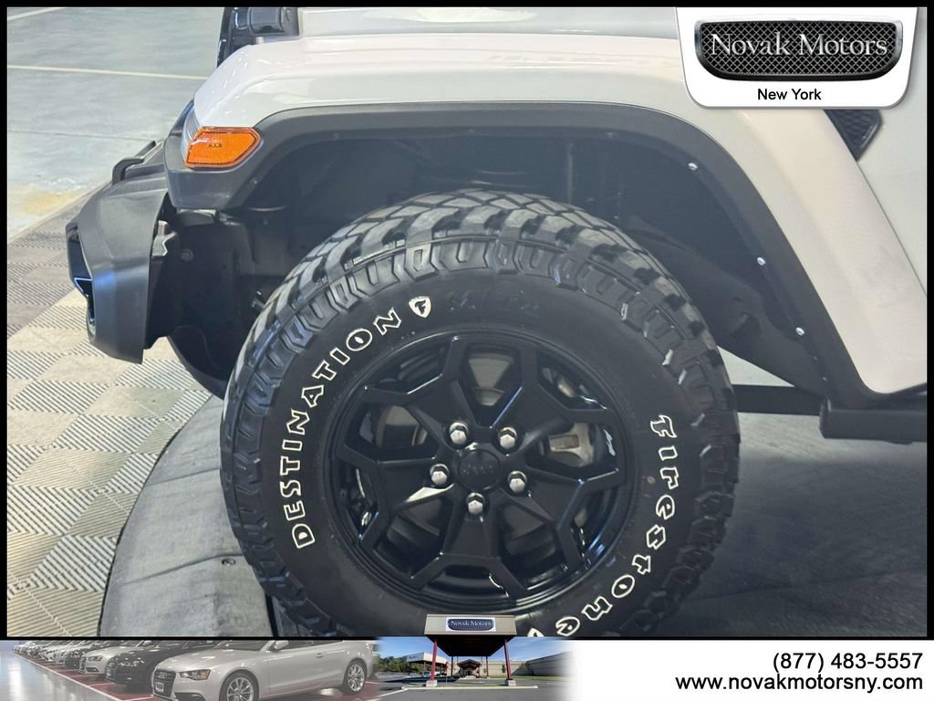 Used 2022 Jeep Gladiator Overland AWD/4WD image 9