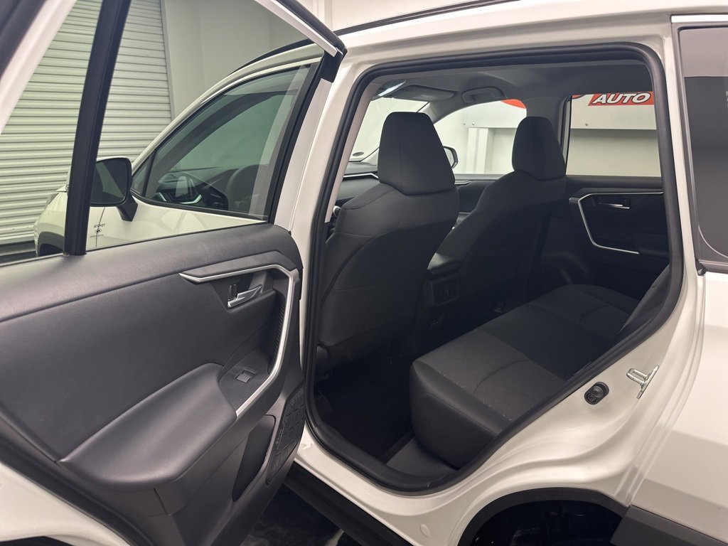 Used 2022 Toyota RAV4 XLE image 6