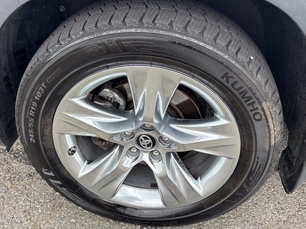 Used 2019 Toyota Highlander Limited w/ Carpet Mat Package (TMS) AWD/4WD image 40
