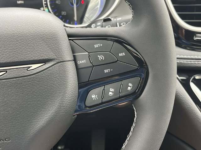 New 2027 Chrysler Pacifica Limited AWD/4WD image 21