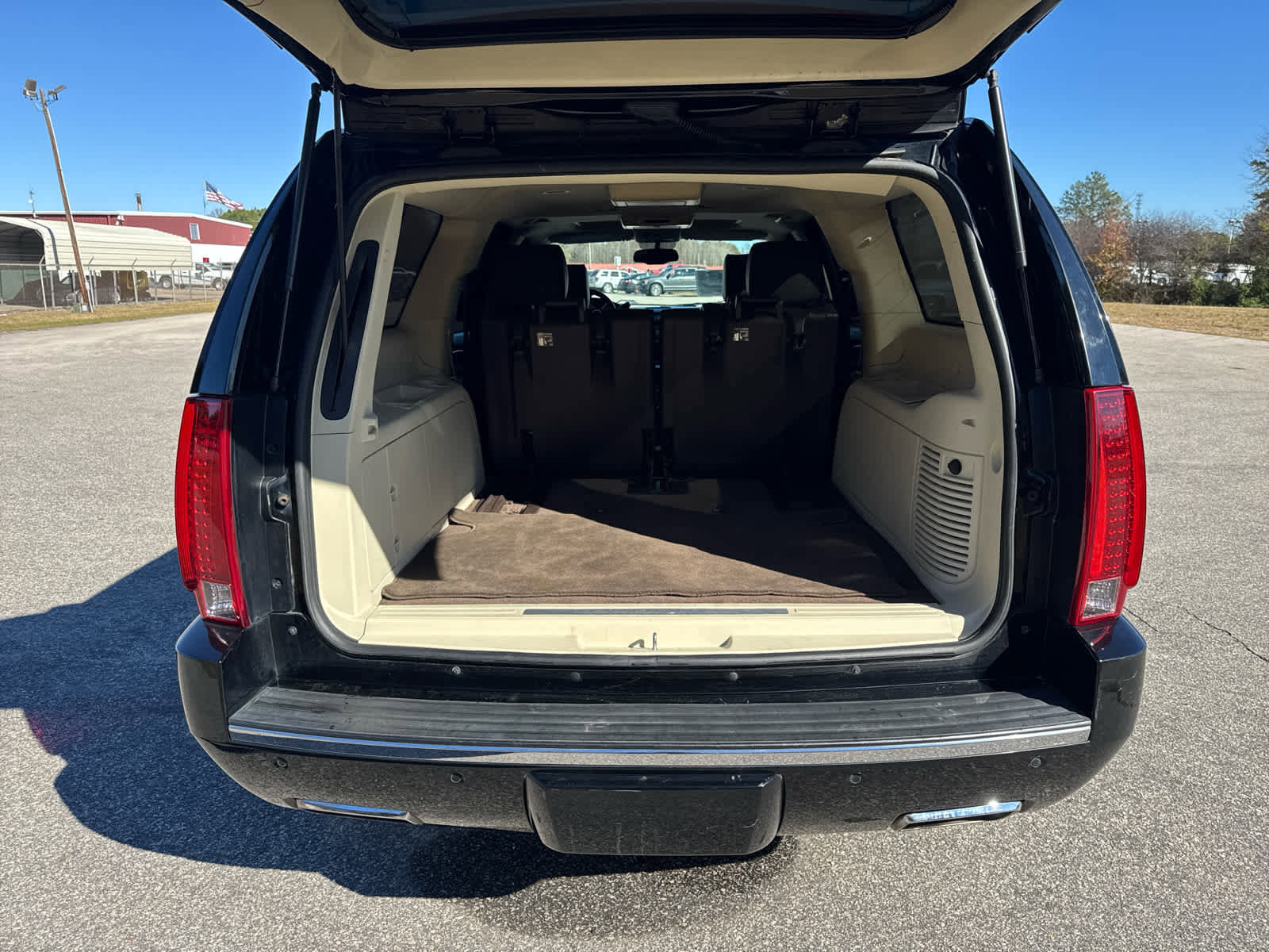 Used 2014 Cadillac Escalade ESV Platinum image 14