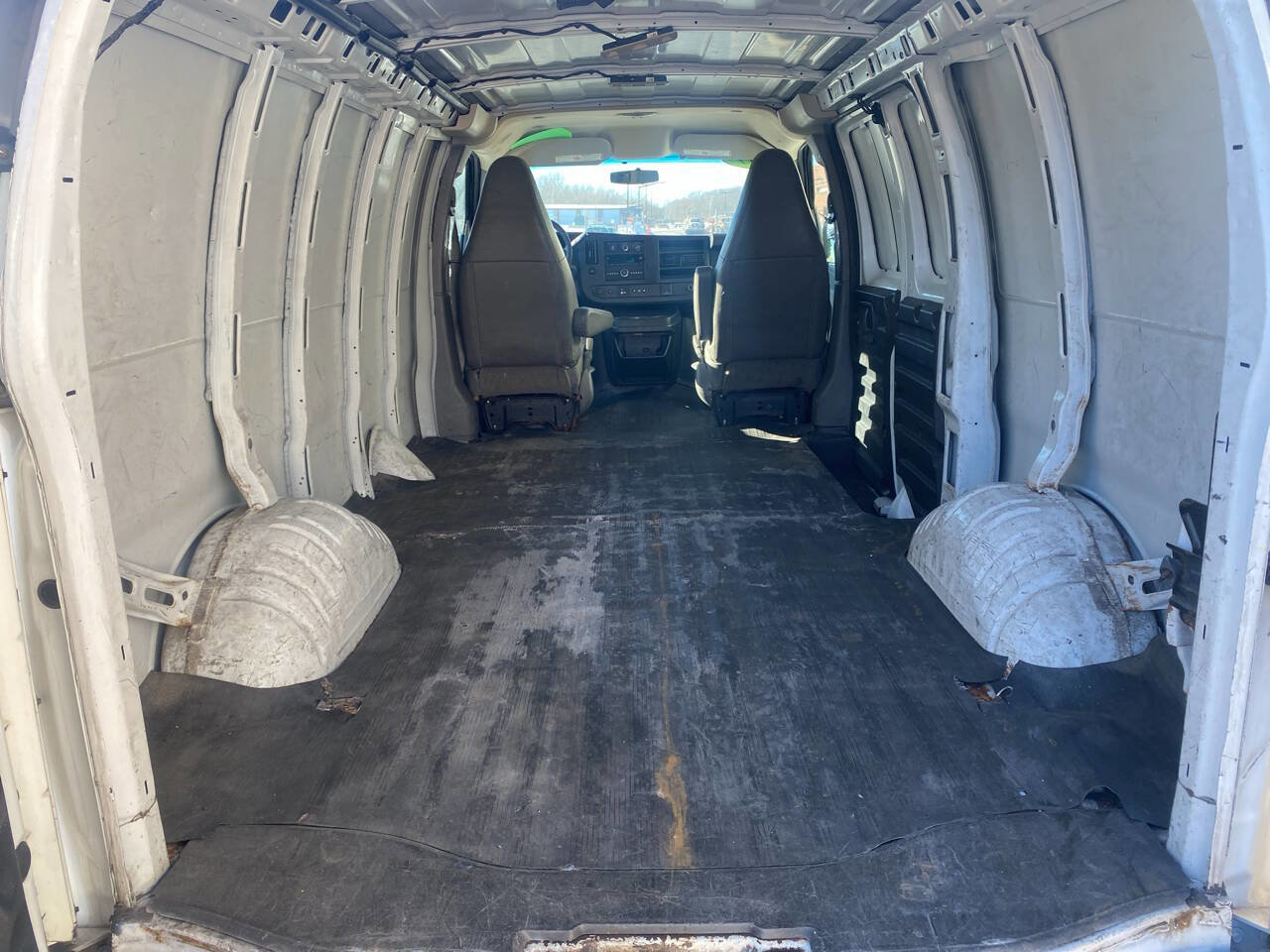Used 2017 Chevrolet Express 2500 image 9