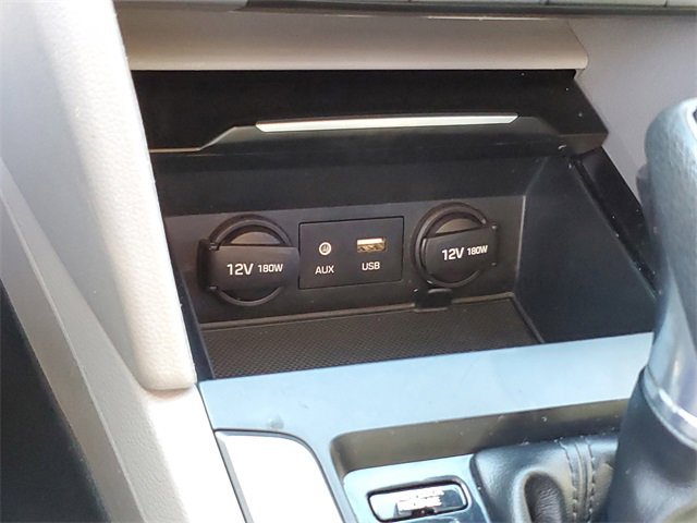 Used 2017 Hyundai Elantra SE image 17