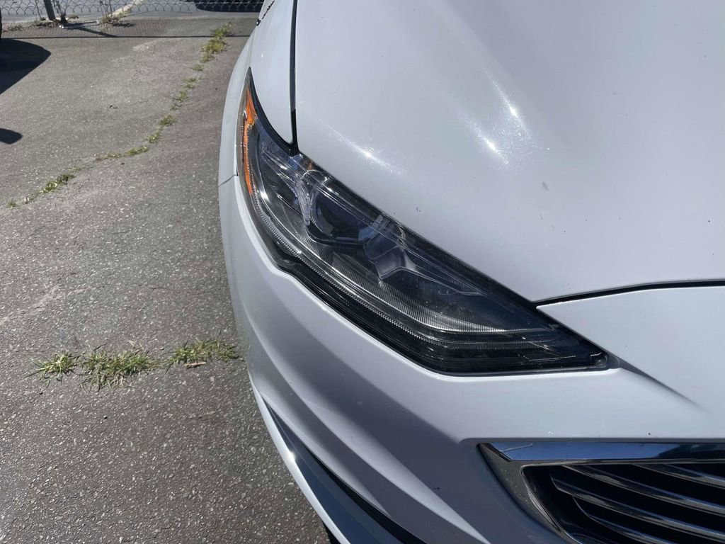 Used 2018 Ford Fusion SE FWD image 9