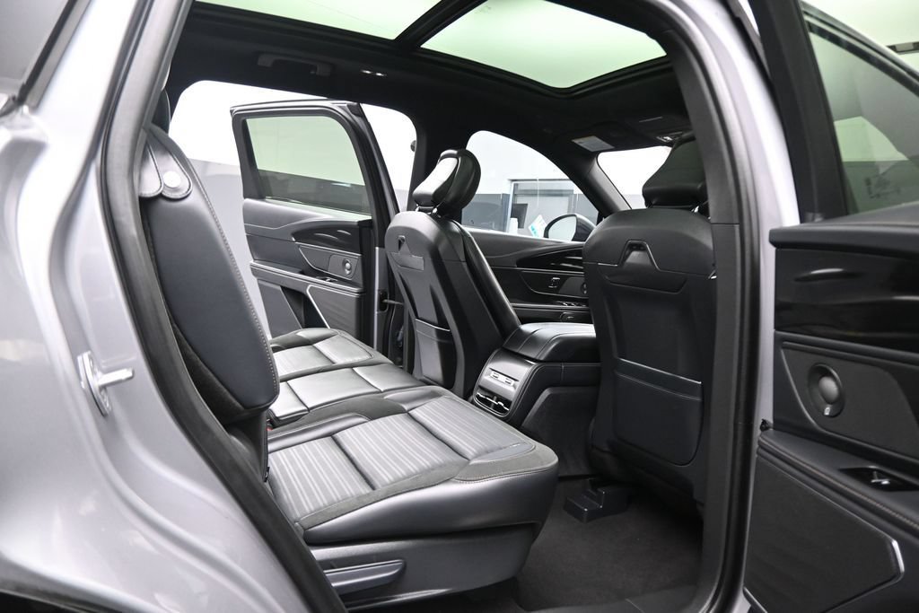 Used 2025 Lincoln Nautilus Reserve w/ Jet Appearance Package AWD/4WD image 2