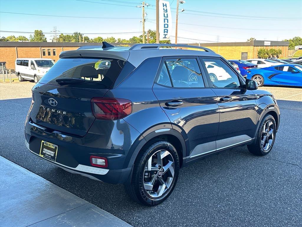 Used 2022 Hyundai Venue Limited FWD image 26