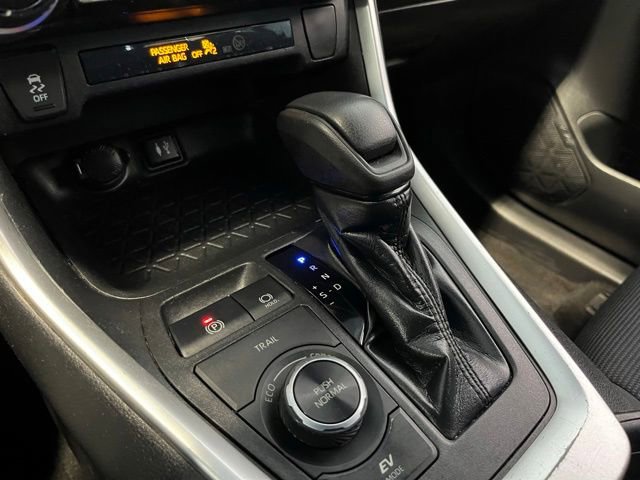 Used 2019 Toyota RAV4 LE w/ Carpet Mat Package AWD/4WD image 25