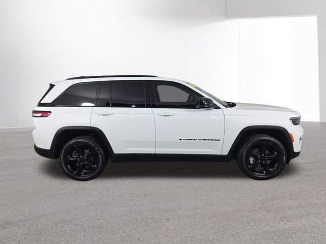 Used 2024 Jeep Grand Cherokee Limited w/ Black Appearance Package image 40