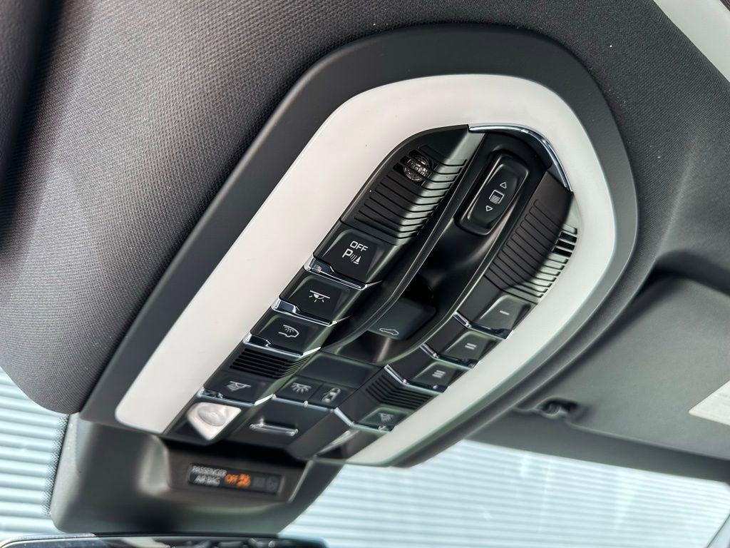 Certified 2026 Porsche Macan AWD/4WD image 32