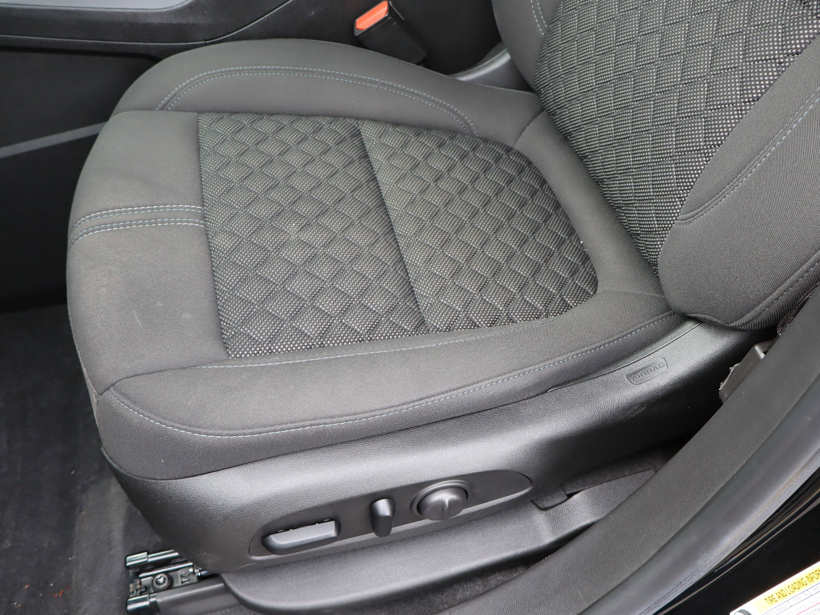 Used 2020 Chevrolet Blazer LT image 17