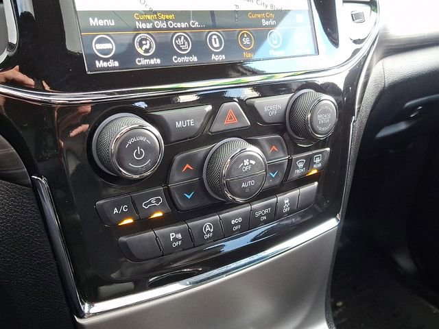 Used 2021 Jeep Grand Cherokee Laredo X AWD/4WD image 16