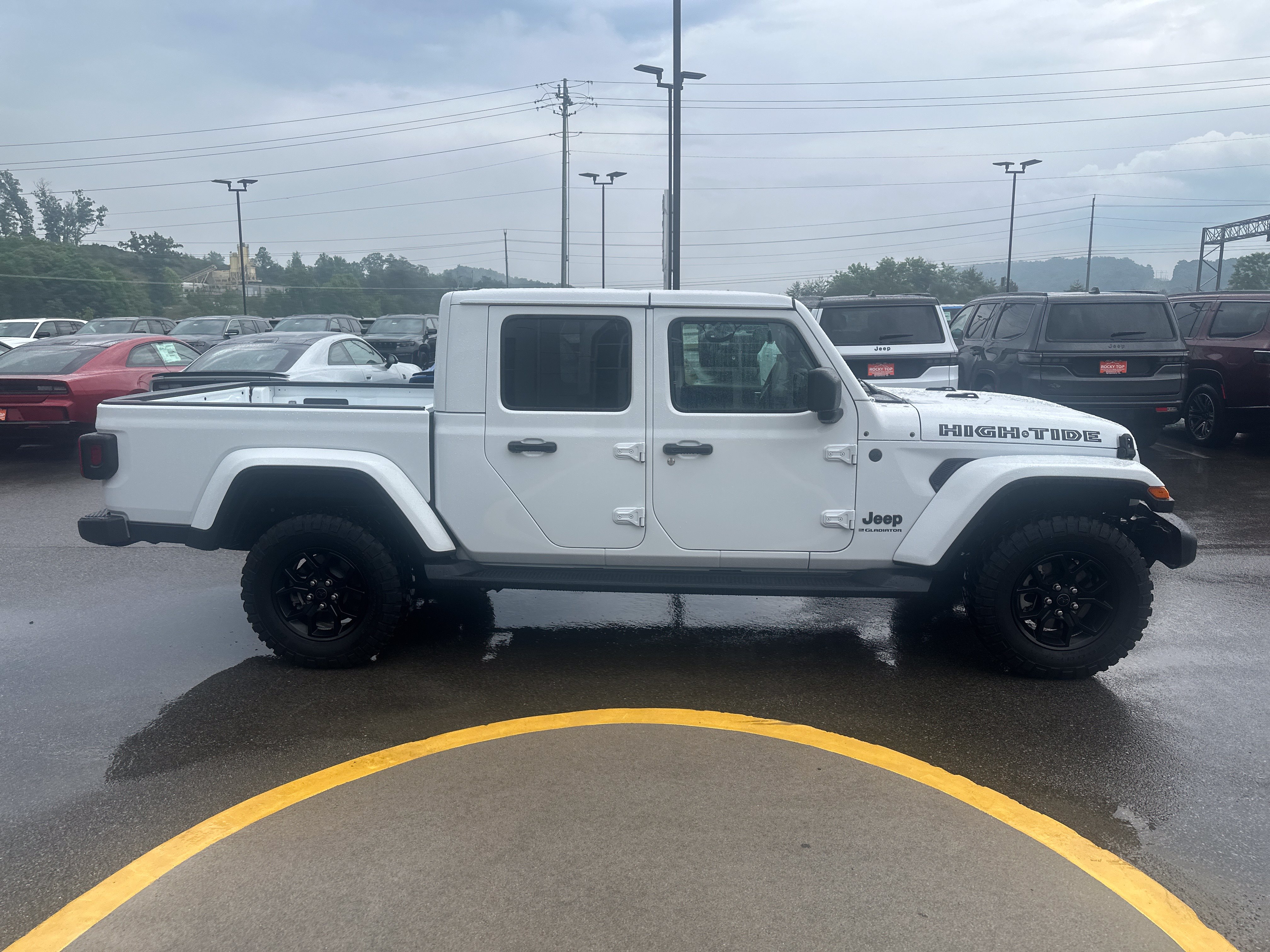 Used 2025 Jeep Gladiator Sport AWD/4WD image 7