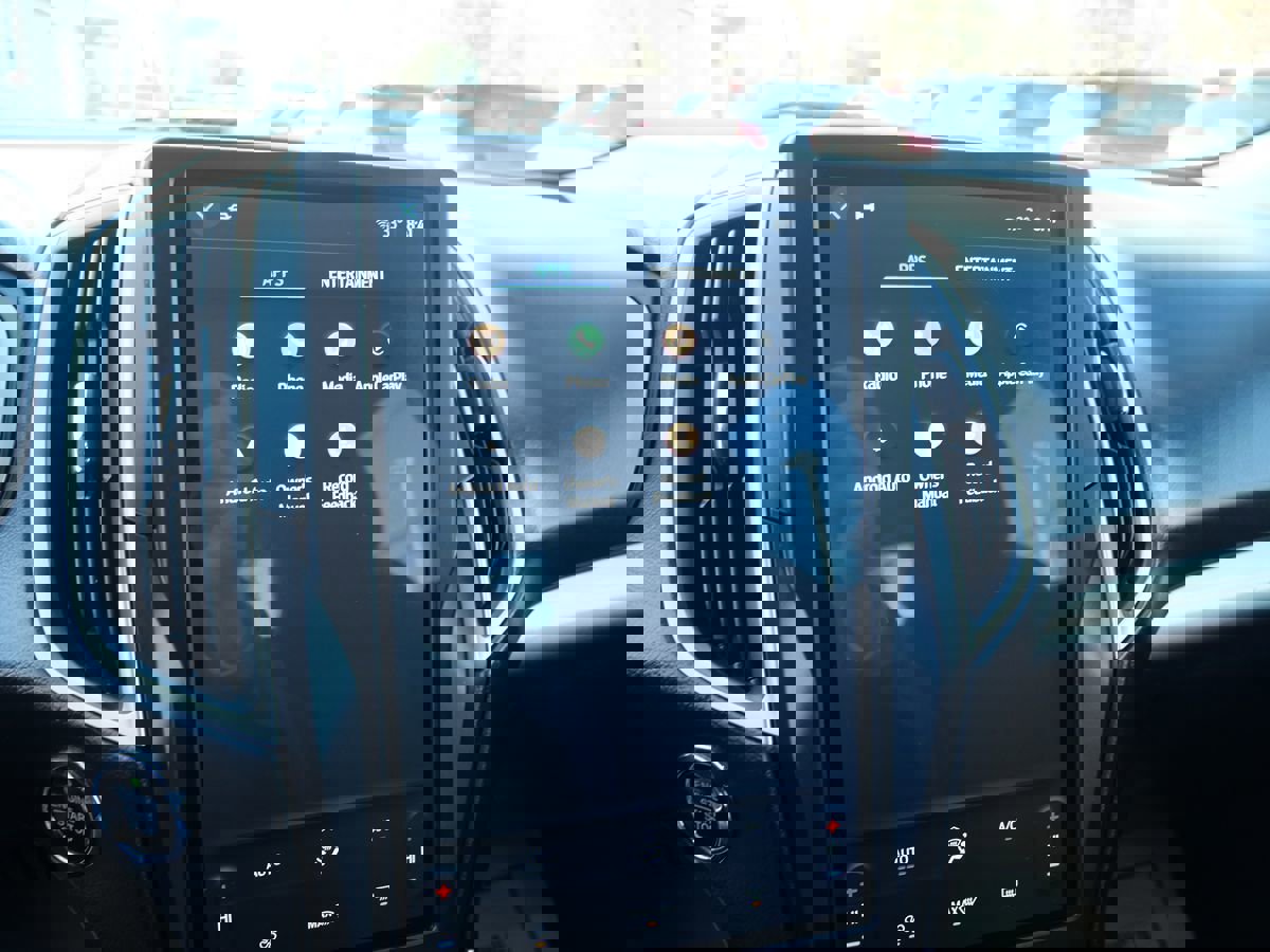 Used 2021 Ford Edge SE image 13