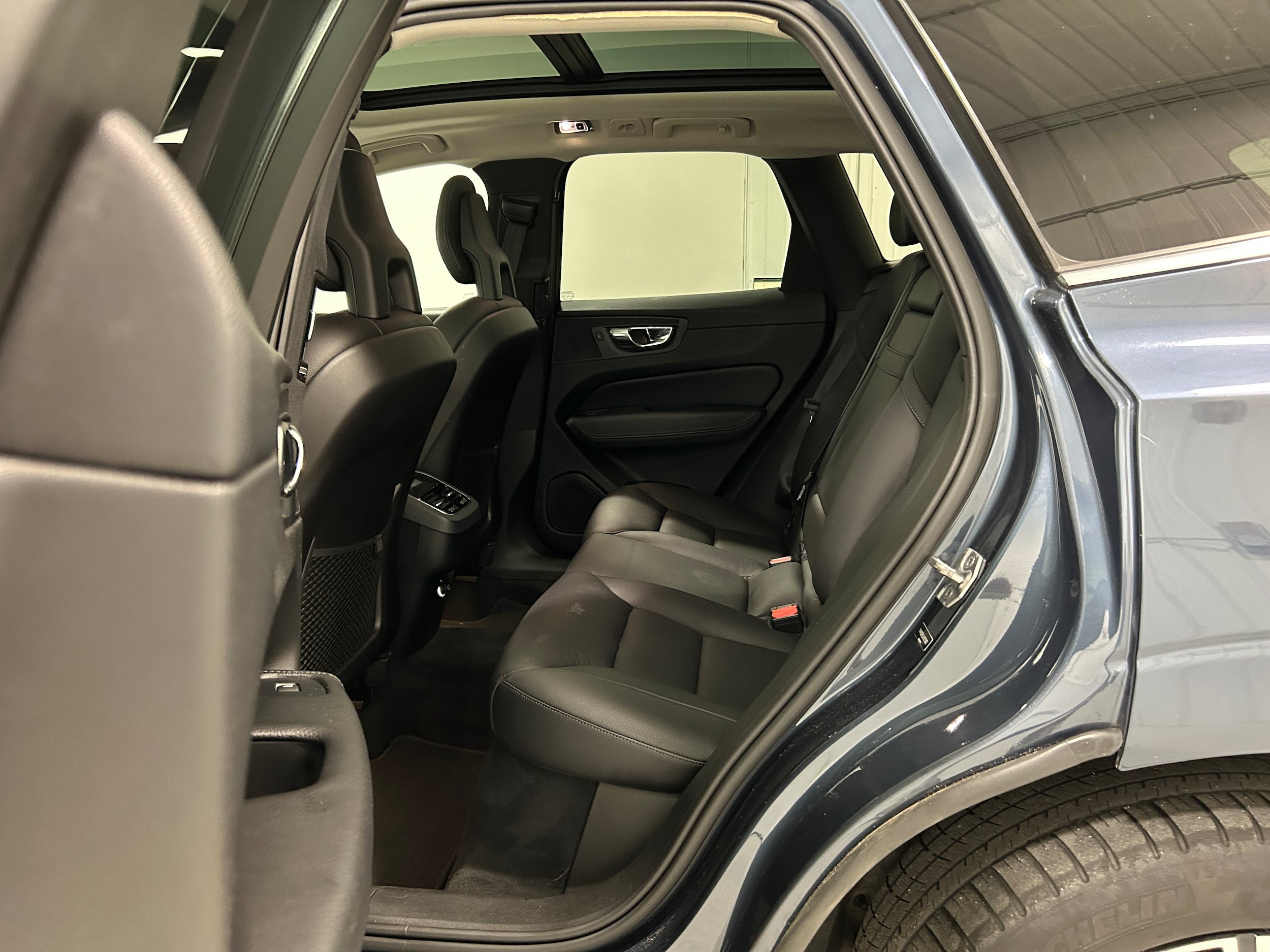 Used 2018 Volvo XC60 T5 Inscription AWD/4WD image 28