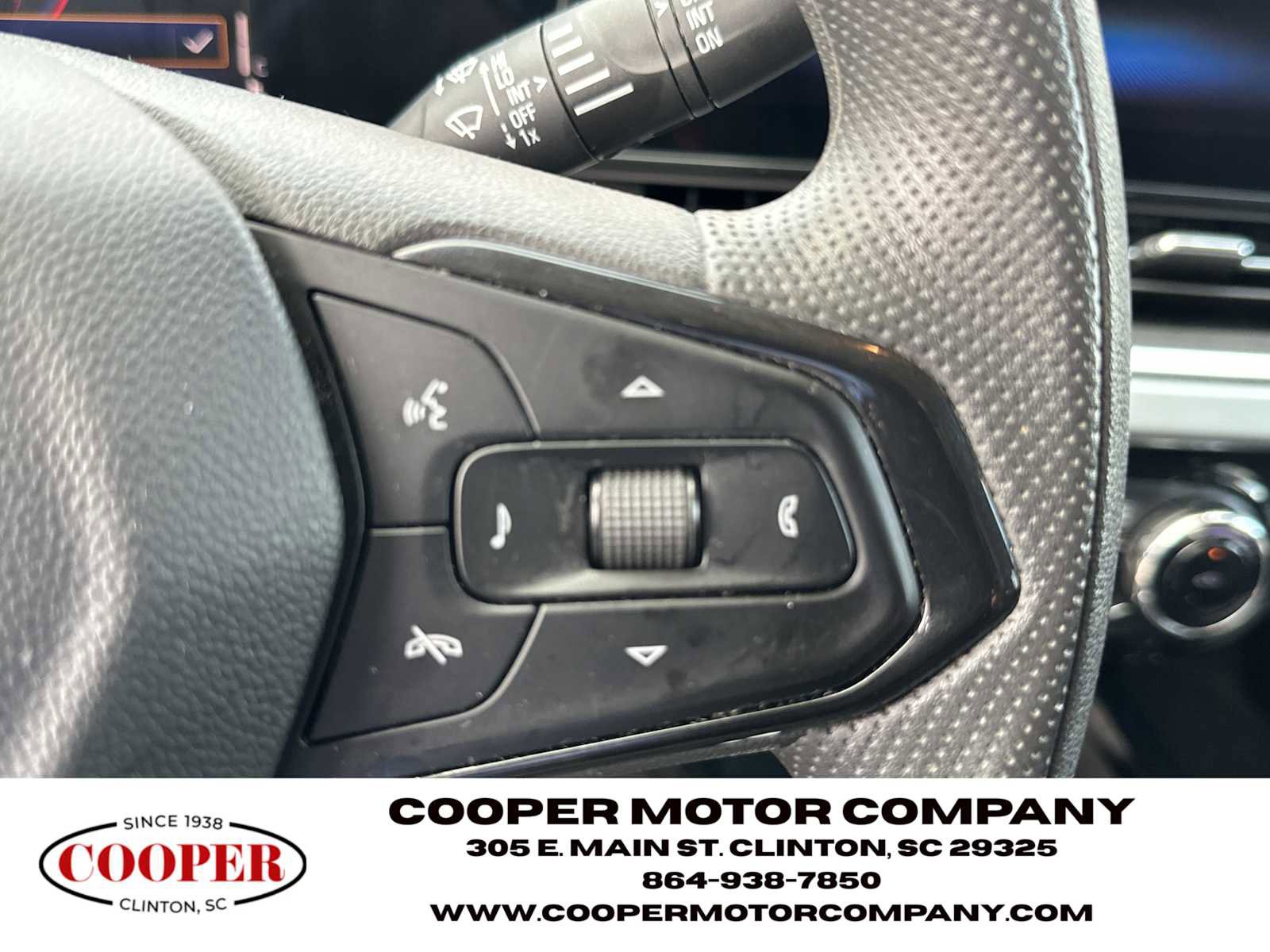Used 2024 Chevrolet Trax LT FWD image 25