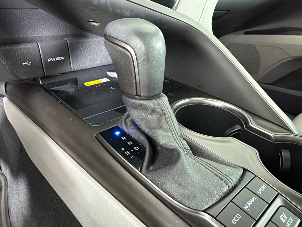 Used 2022 Toyota Camry SE w/ Audio Upgrade Package FWD image 31