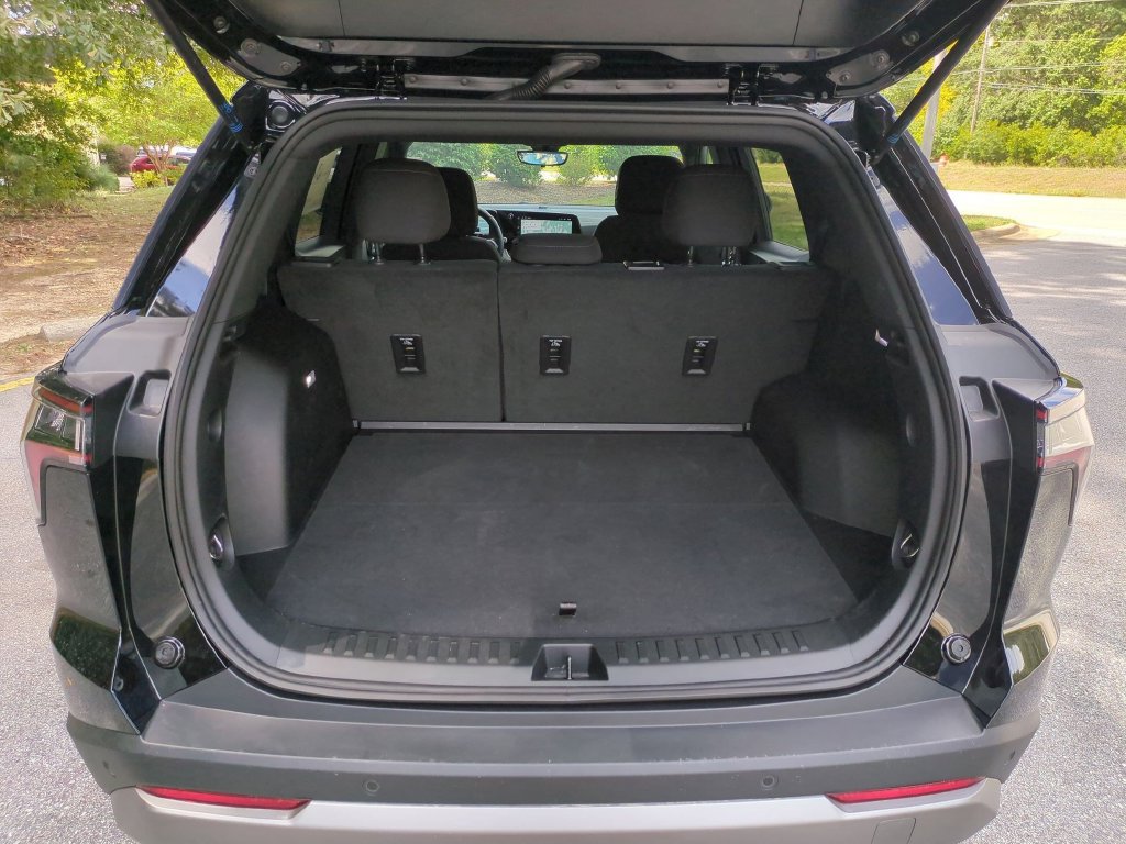 New 2026 Chevrolet Equinox LT w/ Safety and Technology Package FWD image 33