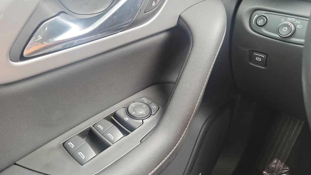 Used 2025 Chevrolet Blazer LT w/ Sound & Technology Package FWD image 19
