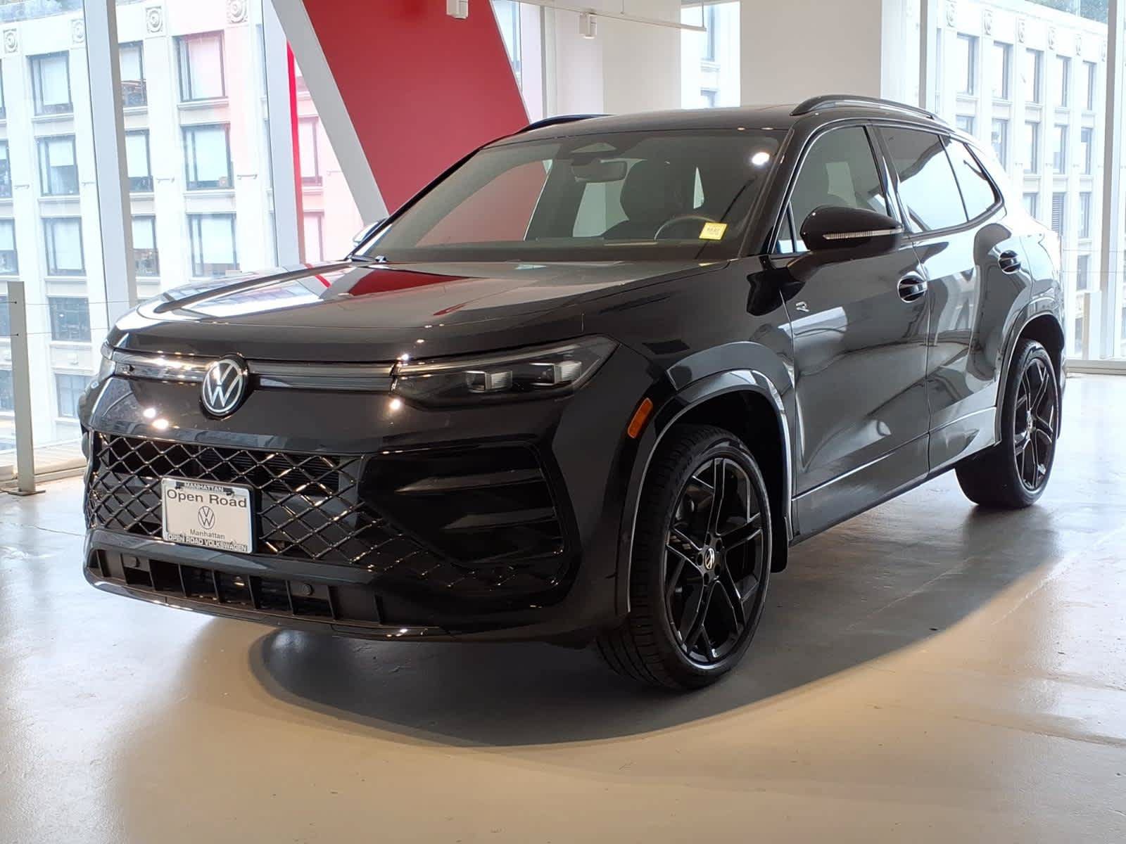 Used 2026 Volkswagen Tiguan SE R-Line AWD/4WD image 1