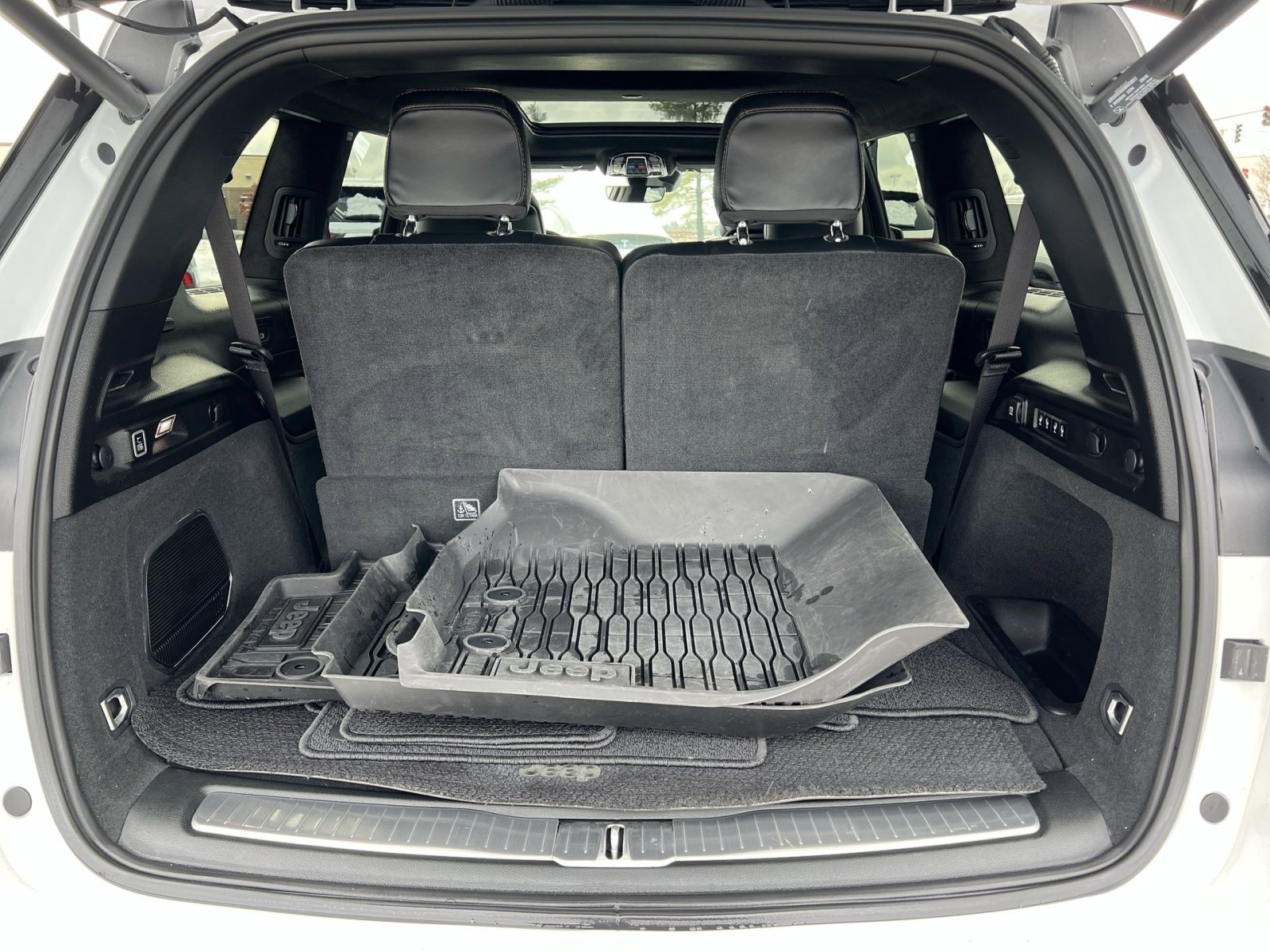 Used 2025 Jeep Grand Cherokee L Summit image 27