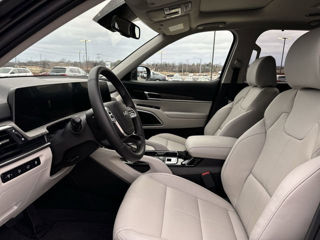 Used 2024 Kia Telluride EX w/ EX Captain's Chair Package FWD image 12