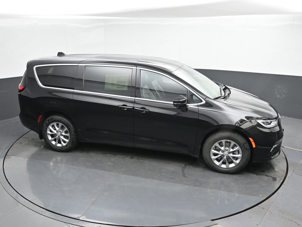 New 2026 Chrysler Pacifica Select image 33